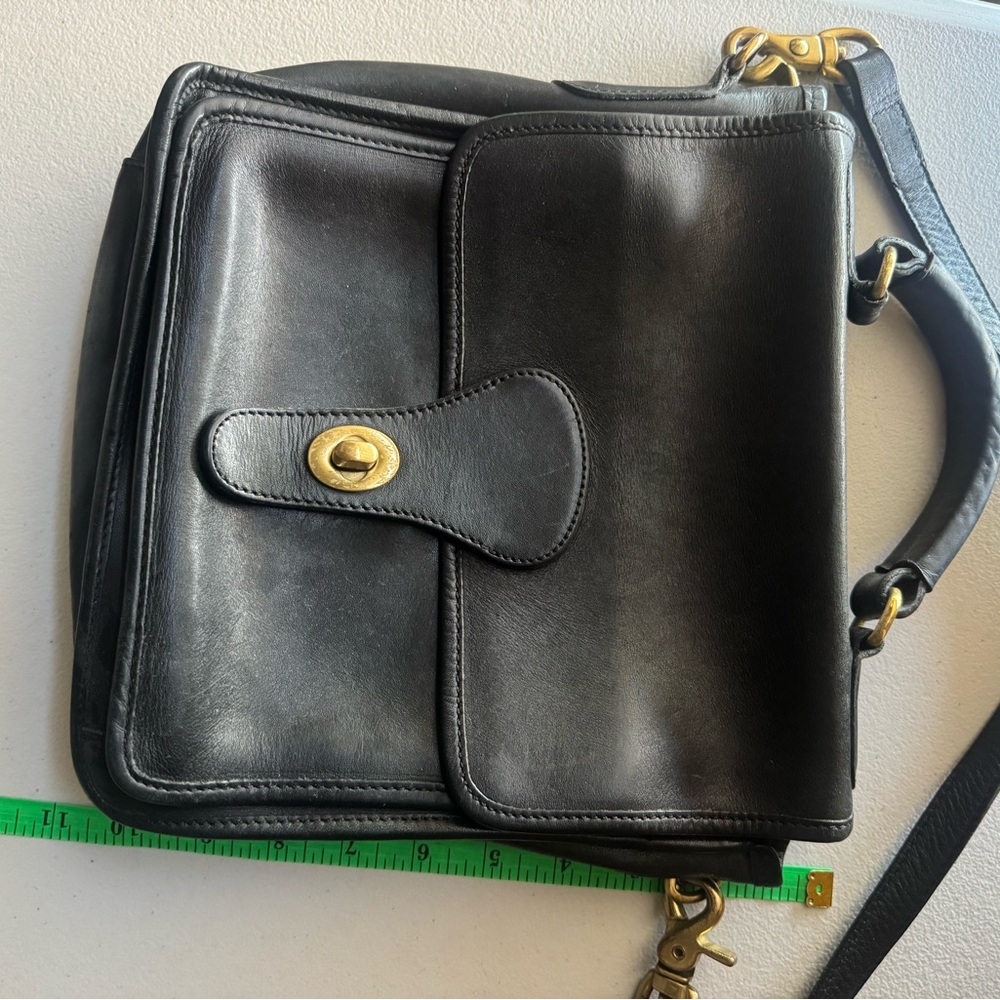 Vintage Coach Station Bag, model 5130, in black leather.